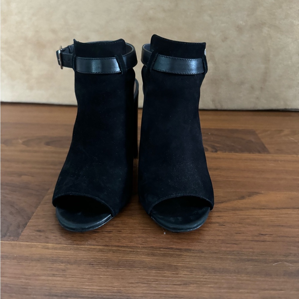 Steve Madden open toe heal